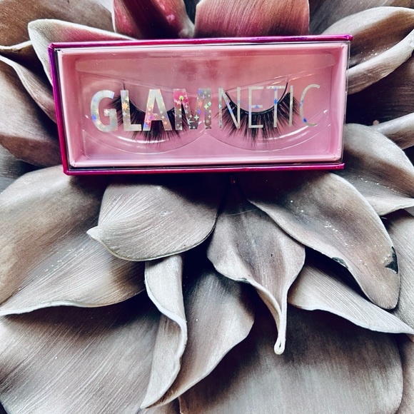 GLAMNETIC Magnetic Lashes - Picture 4 of 8